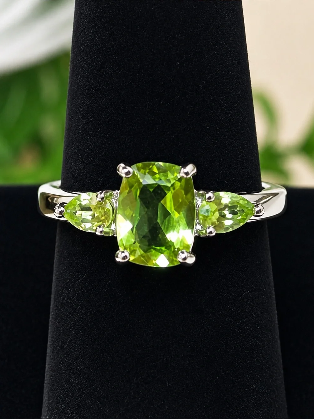 1.25 ct Cushion Cut Peridot w 0.34 ct Pear Side Stones | 925 Silver | Size 6